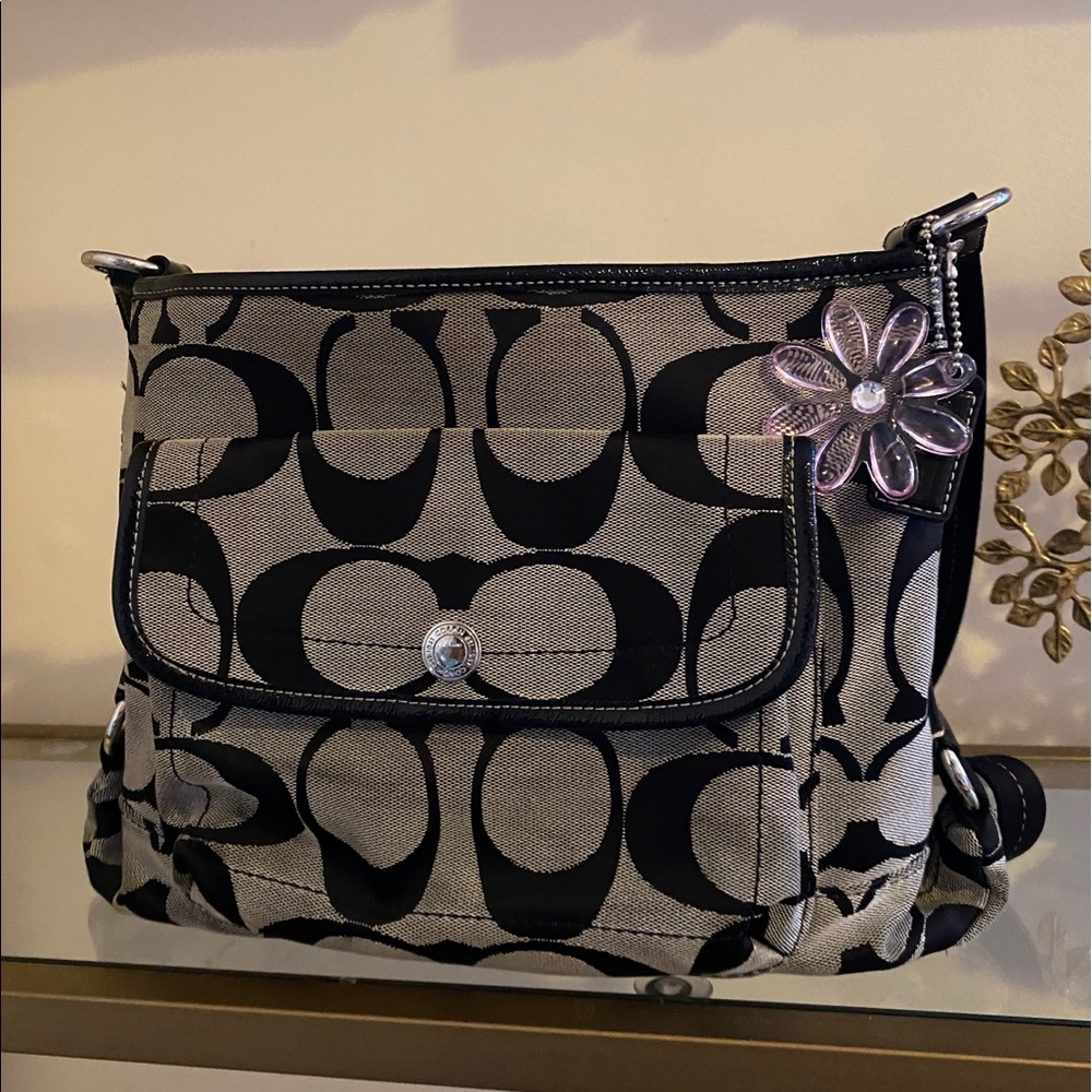 Coach Signature Daisy File Bag